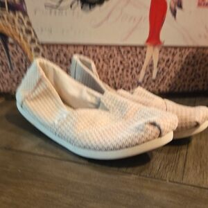 Toms Cream Flats